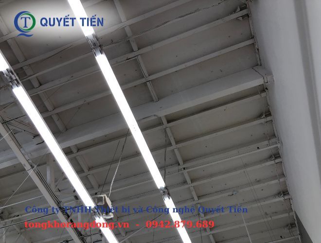 Lắp đặt bóng đèn tuýp công trình